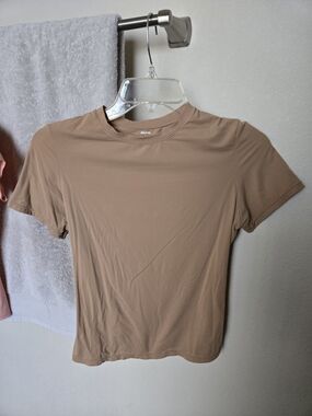 SKIMS Short Sleeve Crewneck Tee in Taupe
